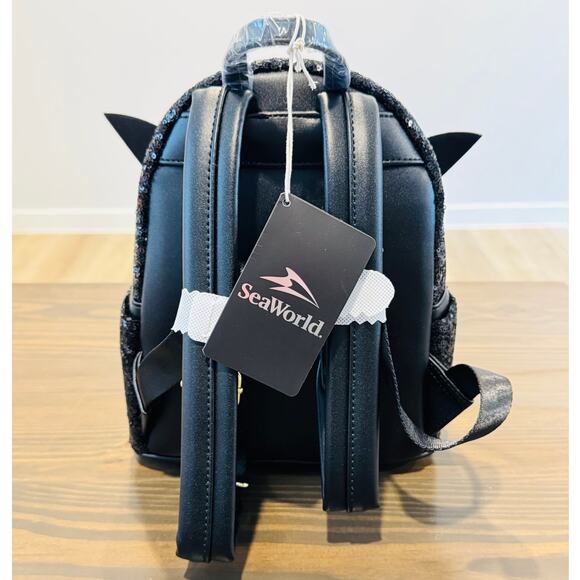 Loungefly SeaWorld Penguin Mini Backpack NWT Movable Wings Sequin Rare main image 4